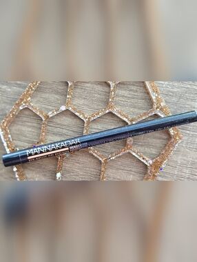 Manna Kadar Eye-Dyllic Gel Eyeliner Pencil - Jet Black (NWT)